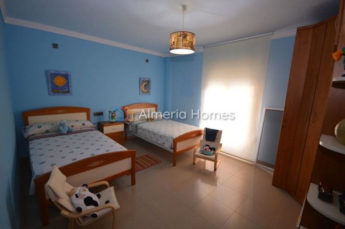 Image No.10-4 Bed Townhouse for sale