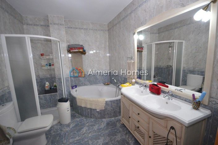 Image No.9-4 Bed Townhouse for sale