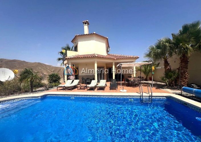 Image No.1-4 Bed Villa for sale