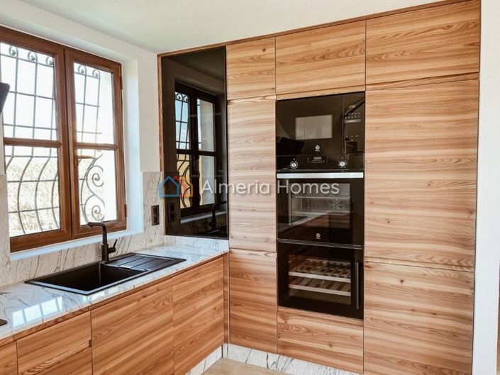 Image No.3-4 Bed Villa for sale