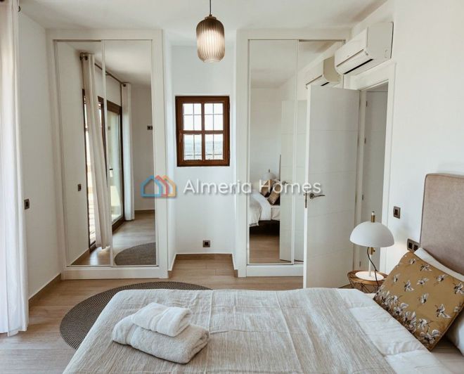 Image No.4-4 Bed Villa for sale