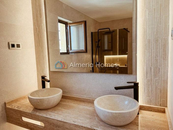 Image No.5-4 Bed Villa for sale