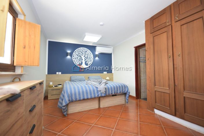 Image No.16-5 Bed Country House for sale