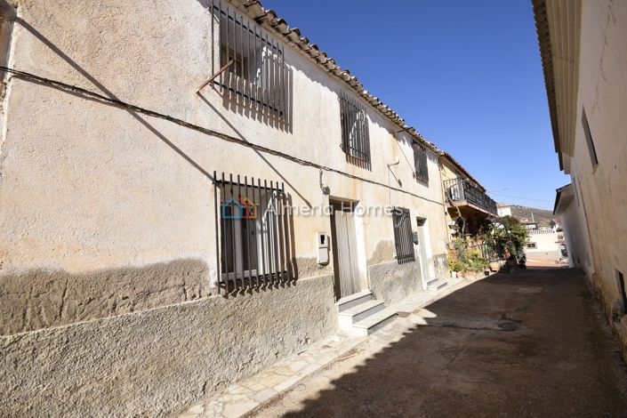 Image No.1-5 Bed Townhouse for sale