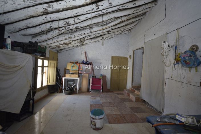 Image No.12-5 Bed Townhouse for sale