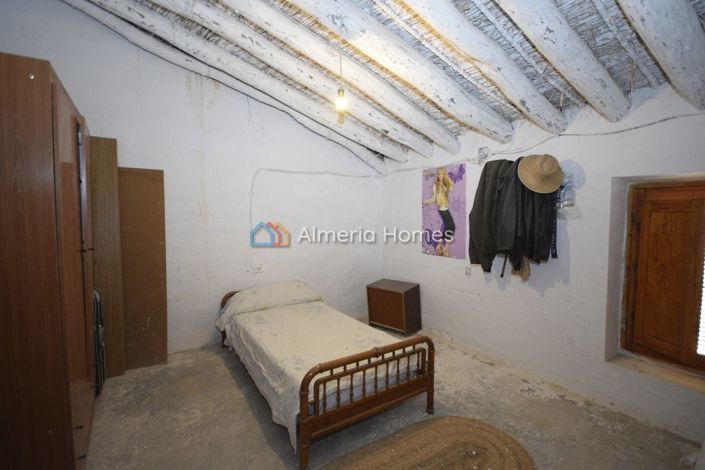 Image No.15-5 Bed Townhouse for sale