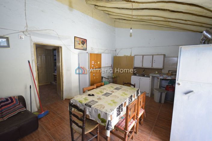 Image No.16-5 Bed Townhouse for sale