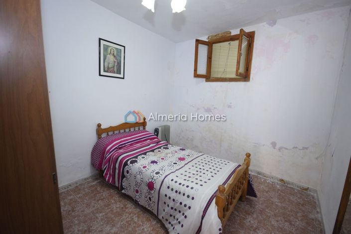 Image No.4-5 Bed Townhouse for sale