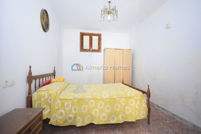 Image No.5-5 Bed Townhouse for sale