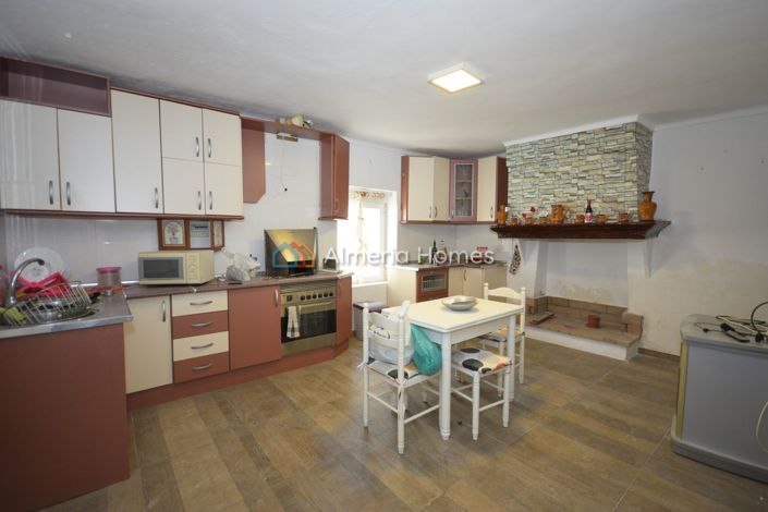 Image No.7-5 Bed Townhouse for sale