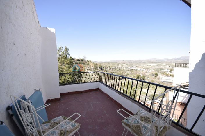 Image No.13-4 Bed Townhouse for sale