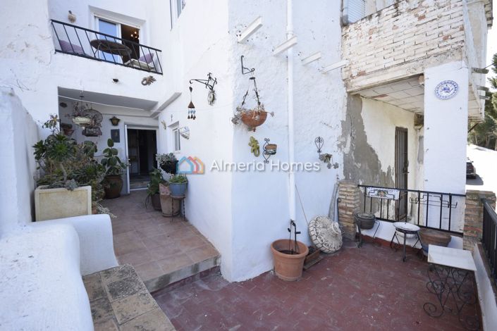 Image No.25-4 Bed Townhouse for sale