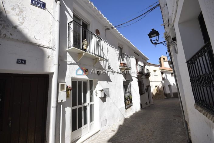 Image No.27-4 Bed Townhouse for sale