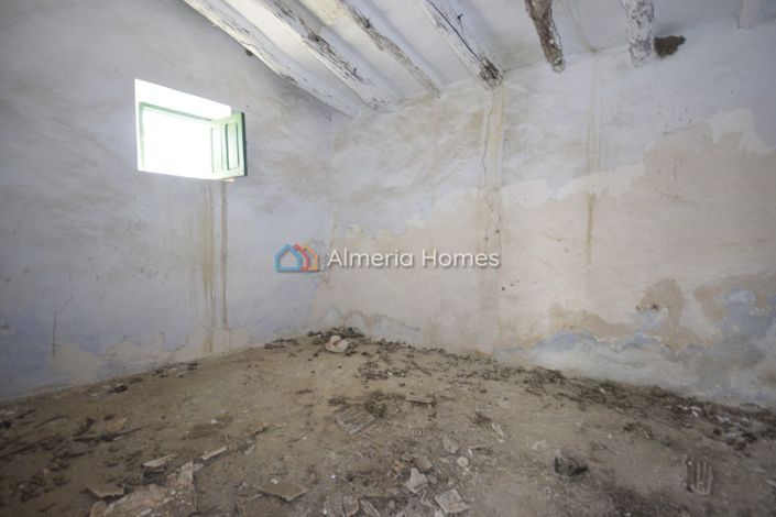 Image No.11-2 Bed Country House for sale