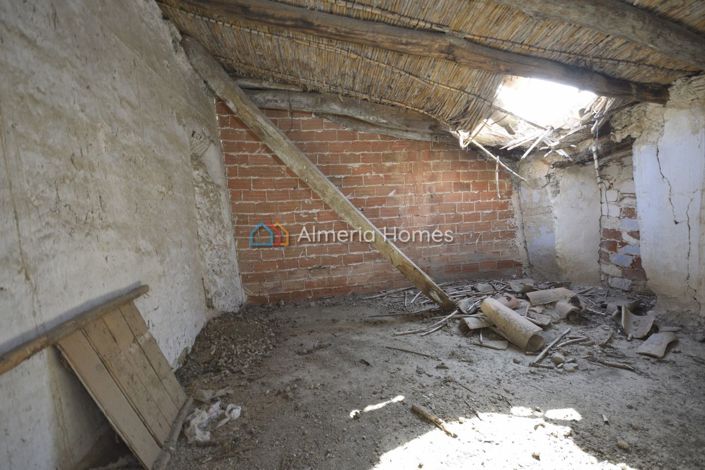 Image No.19-2 Bed Country House for sale