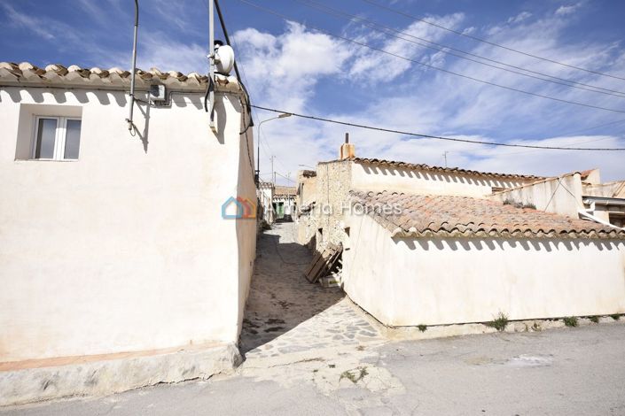 Image No.6-2 Bed Country House for sale