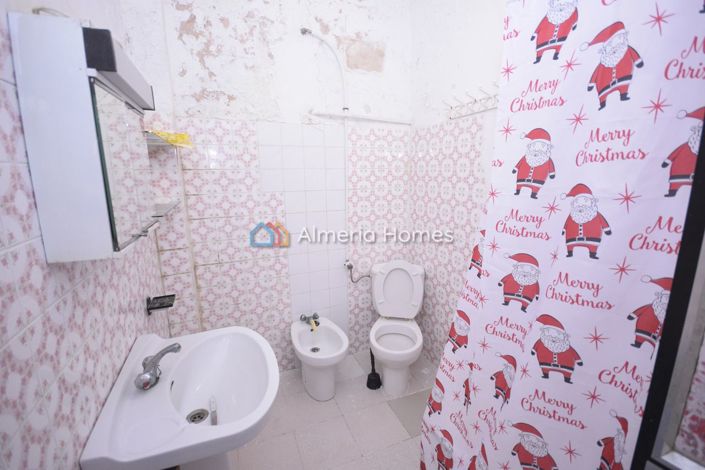 Image No.12-10 Bed Country House for sale