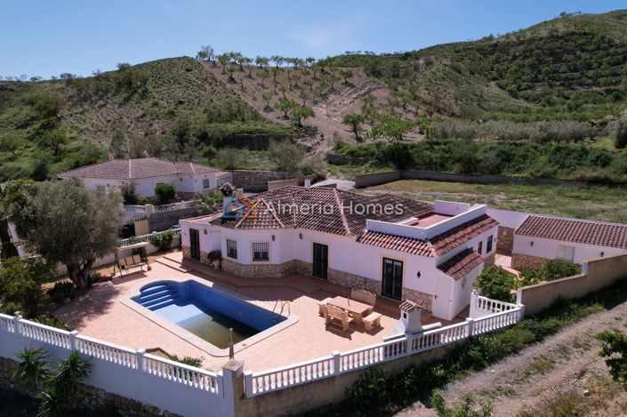 Image No.2-5 Bed Villa for sale