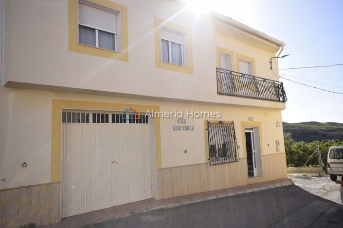 Image No.1-4 Bed Country House for sale