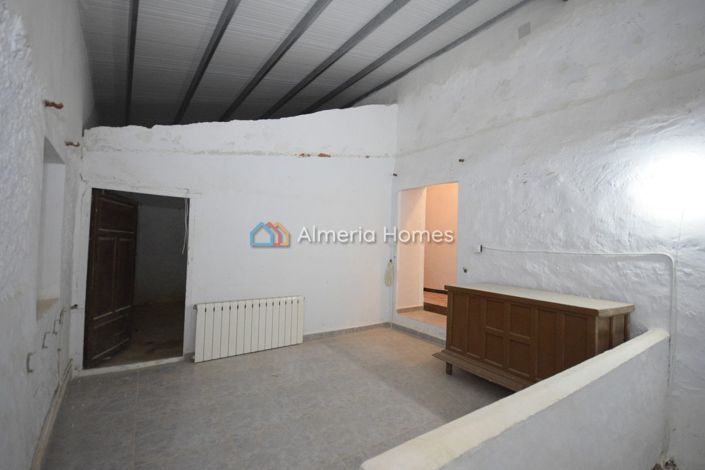 Image No.17-6 Bed Townhouse for sale