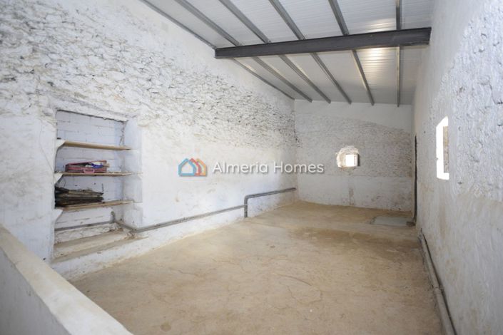 Image No.22-6 Bed Townhouse for sale