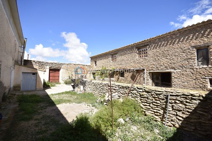 Image No.23-6 Bed Townhouse for sale