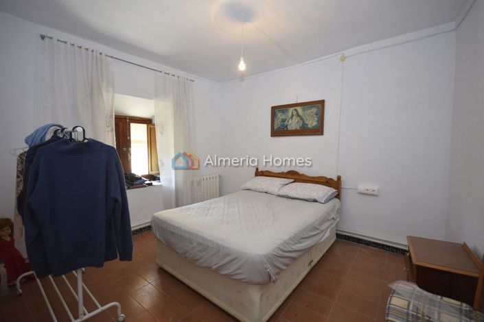 Image No.31-6 Bed Townhouse for sale