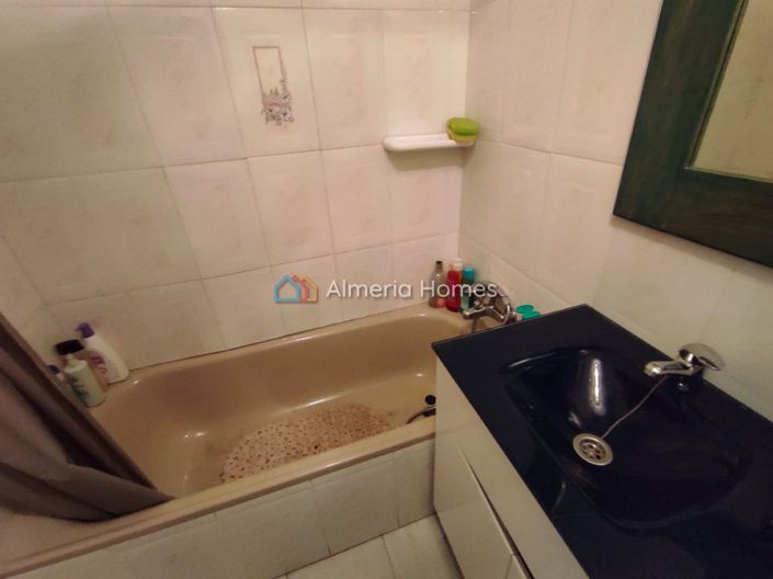 Image No.20-3 Bed Apartment for sale