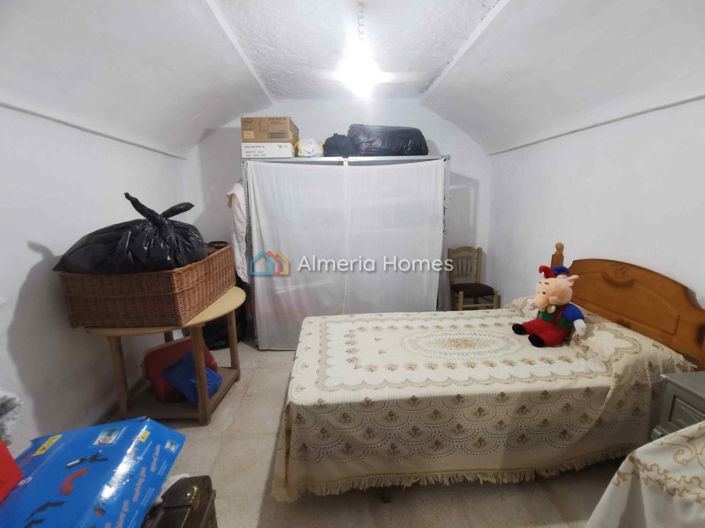 Image No.7-5 Bed House for sale