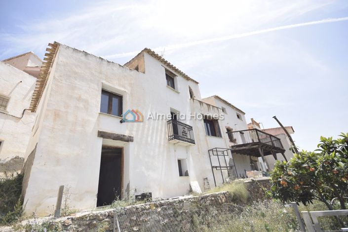Image No.1-5 Bed Townhouse for sale
