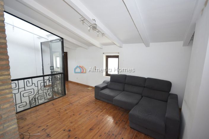 Image No.17-5 Bed Townhouse for sale