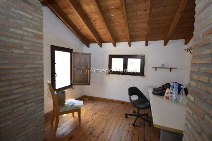 Image No.18-5 Bed Townhouse for sale