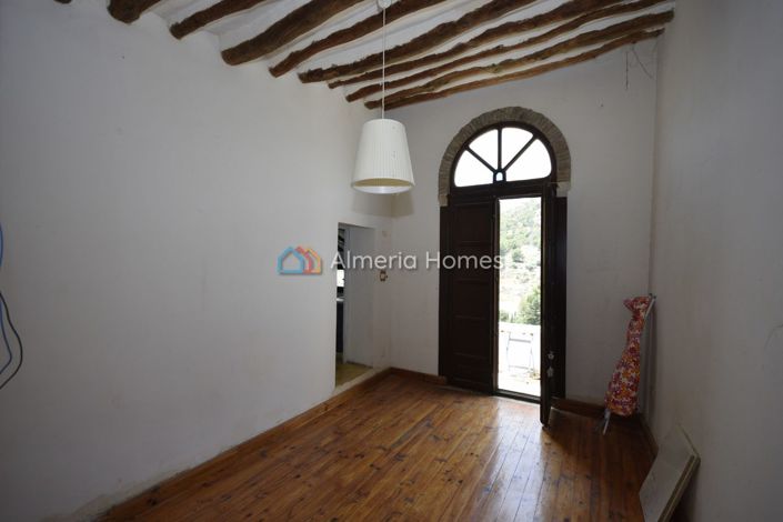 Image No.19-5 Bed Townhouse for sale