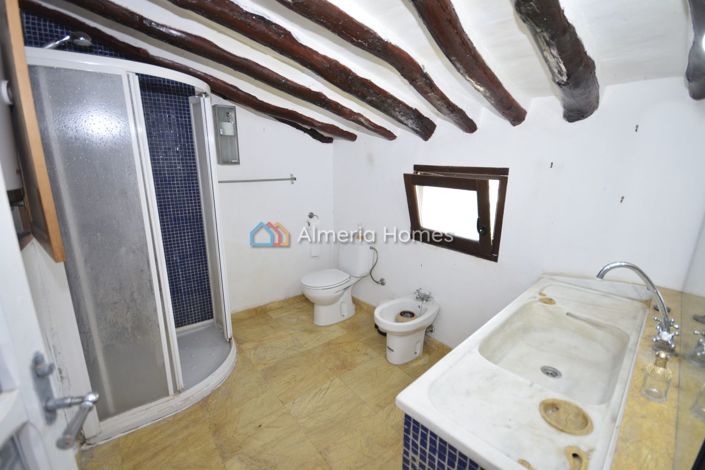 Image No.20-5 Bed Townhouse for sale