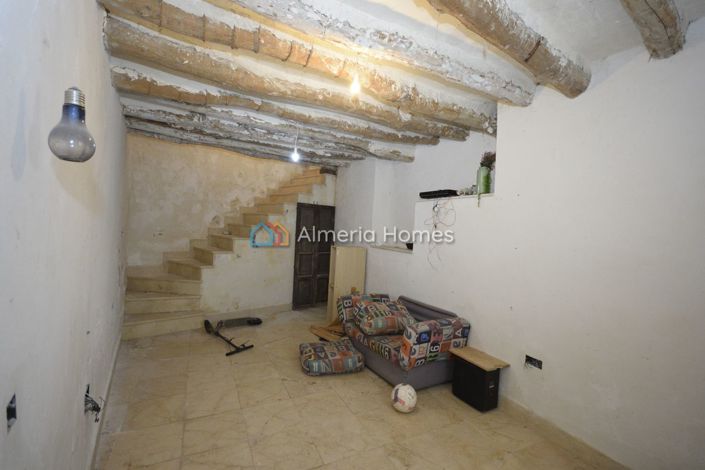 Image No.23-5 Bed Townhouse for sale