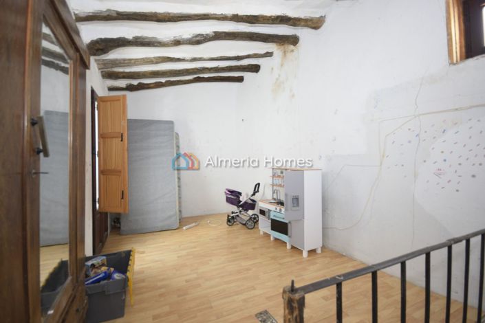 Image No.5-5 Bed Townhouse for sale