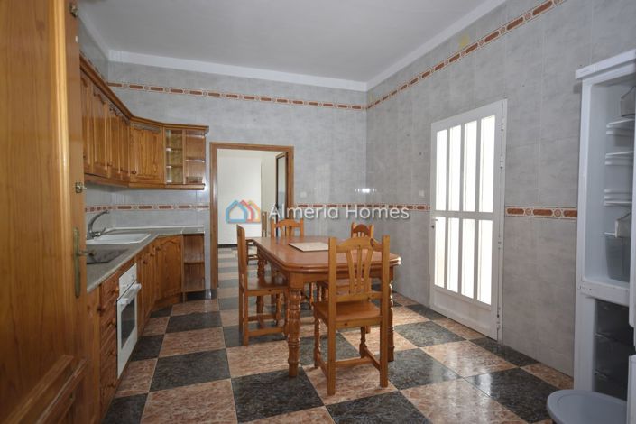 Image No.13-3 Bed Townhouse for sale