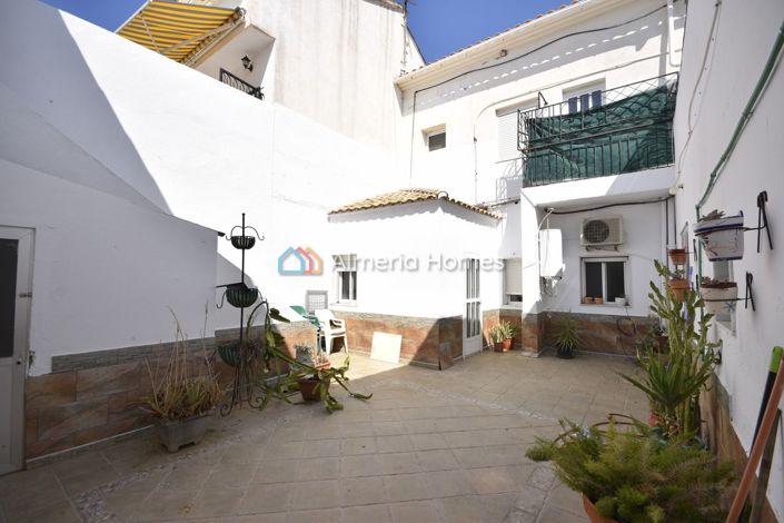 Image No.16-3 Bed Townhouse for sale