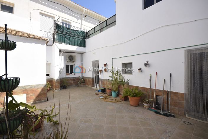 Image No.17-3 Bed Townhouse for sale