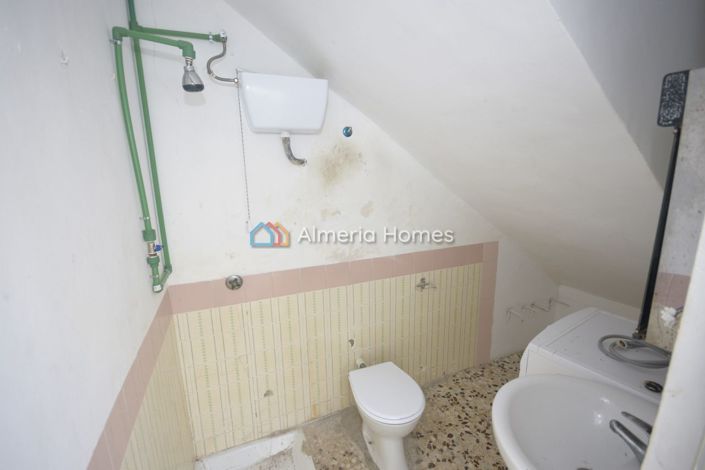 Image No.19-3 Bed Townhouse for sale