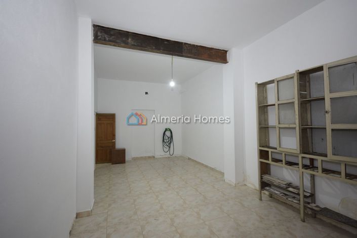 Image No.8-3 Bed Townhouse for sale