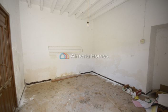 Image No.11-3 Bed Townhouse for sale