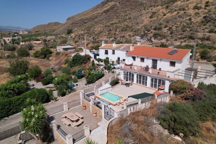 Image No.4-2 Bed Country House for sale