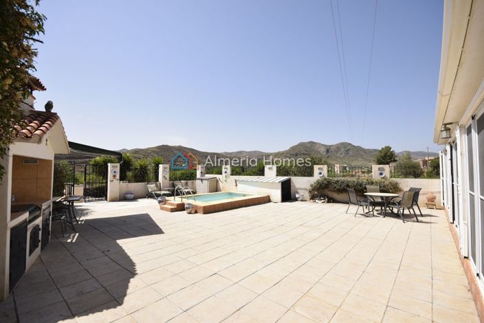 Image No.7-2 Bed Country House for sale