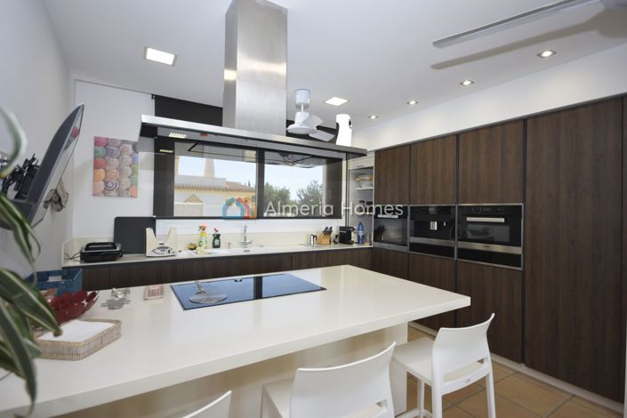 Image No.19-4 Bed Villa for sale