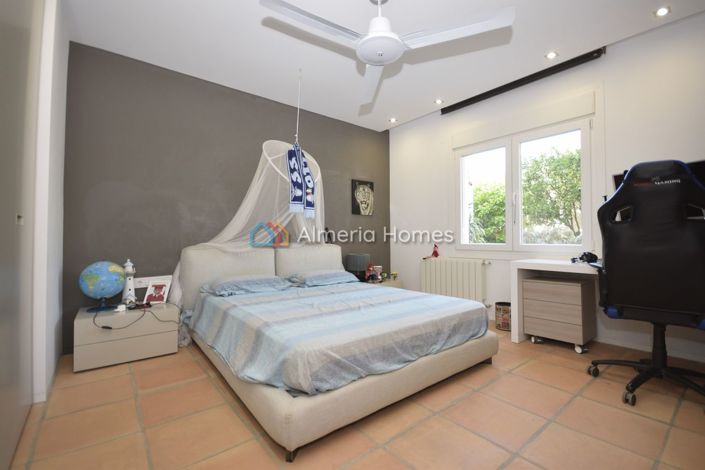 Image No.25-4 Bed Villa for sale