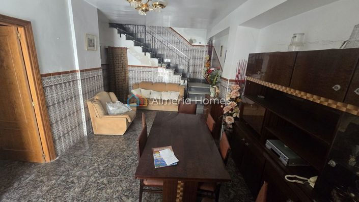 Image No.1-5 Bed Townhouse for sale