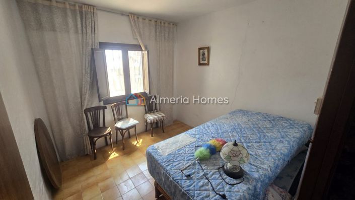 Image No.13-5 Bed Townhouse for sale