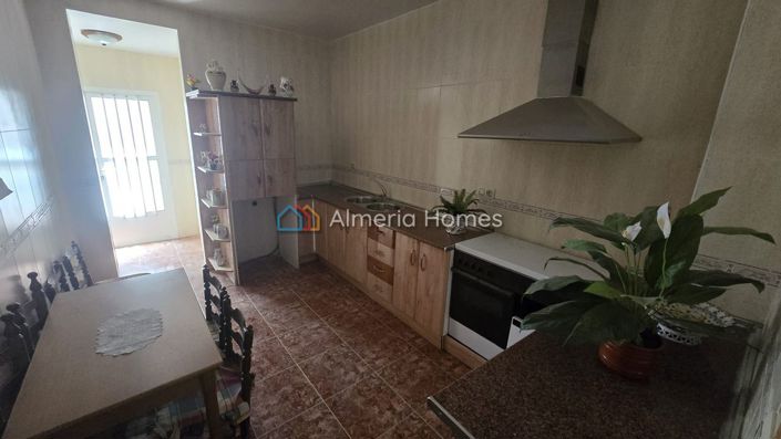 Image No.5-5 Bed Townhouse for sale