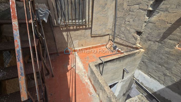 Image No.7-5 Bed Townhouse for sale